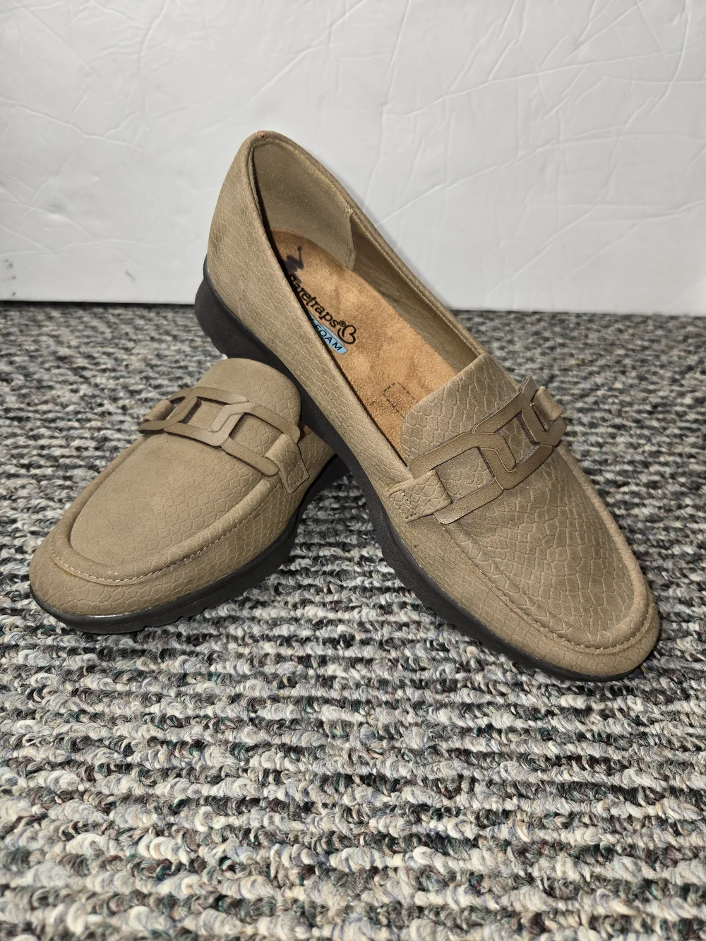 Baretraps Addison Women's Memory Foam Loafers Brown Size 6M